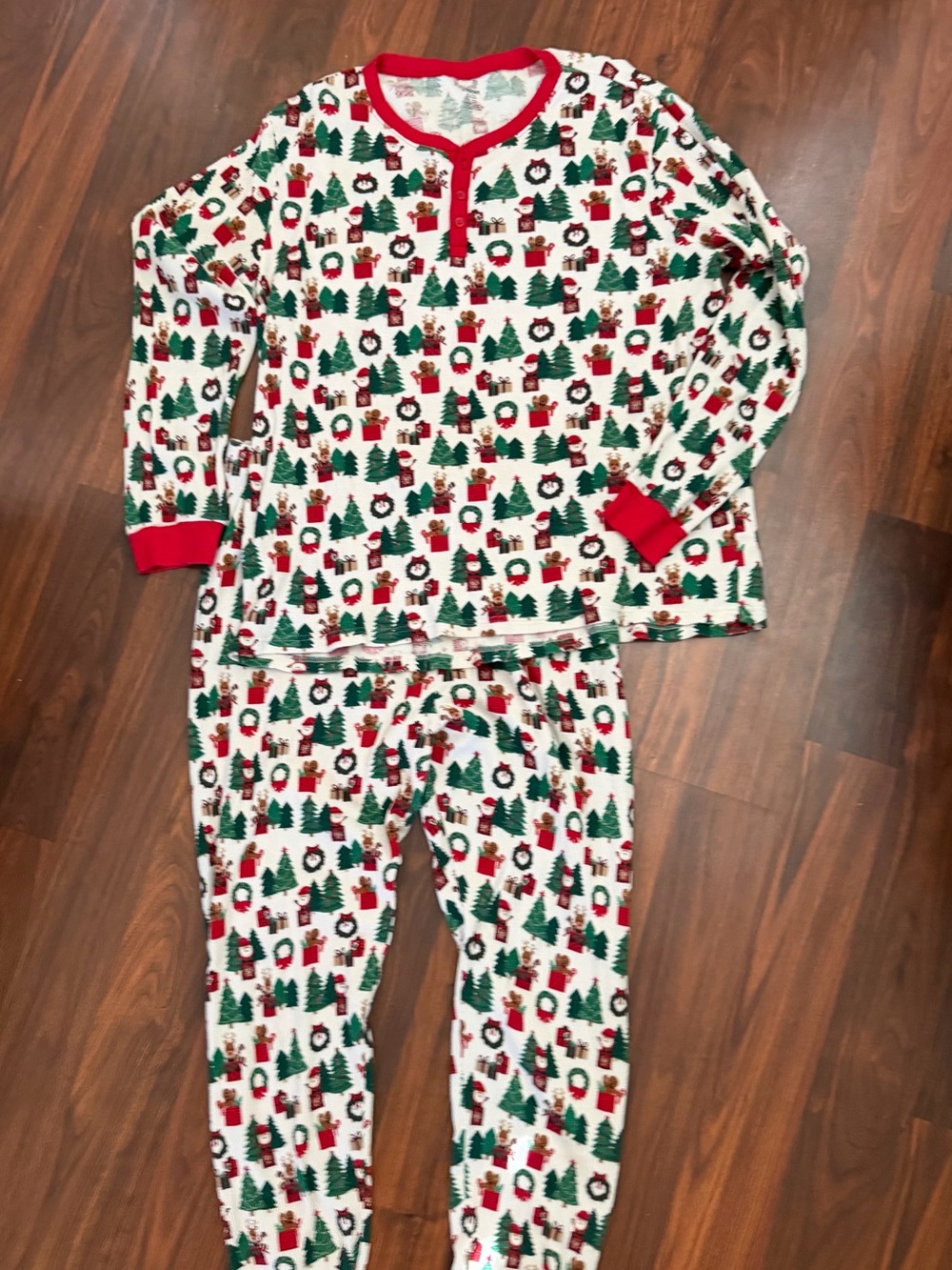 Gymboree Holiday Pajama Set with Red and Green Accents Santa